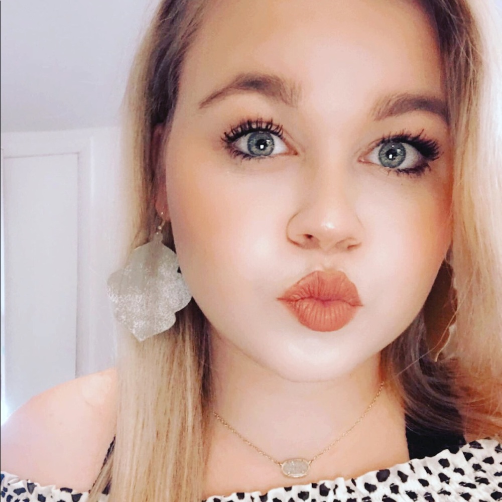 Meet your Posher, Abby